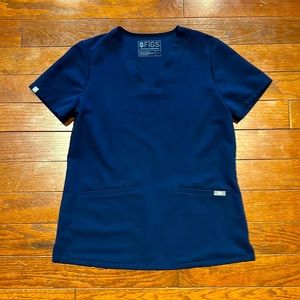 Figs size small scrub top